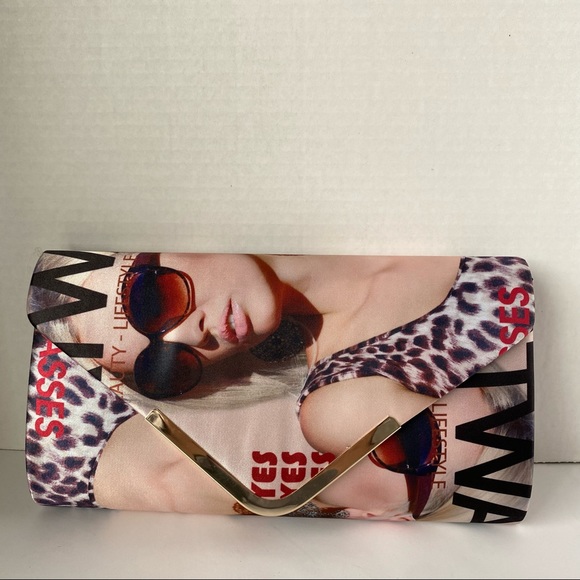 Women's Clutch Bag With Detachable Chain - Picture 2 of 10